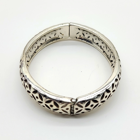 Brighton "GEO TWIRL" Hinged Wavy Silver Bangle w Cut-Out Patterned Detail! - Picture 9 of 12